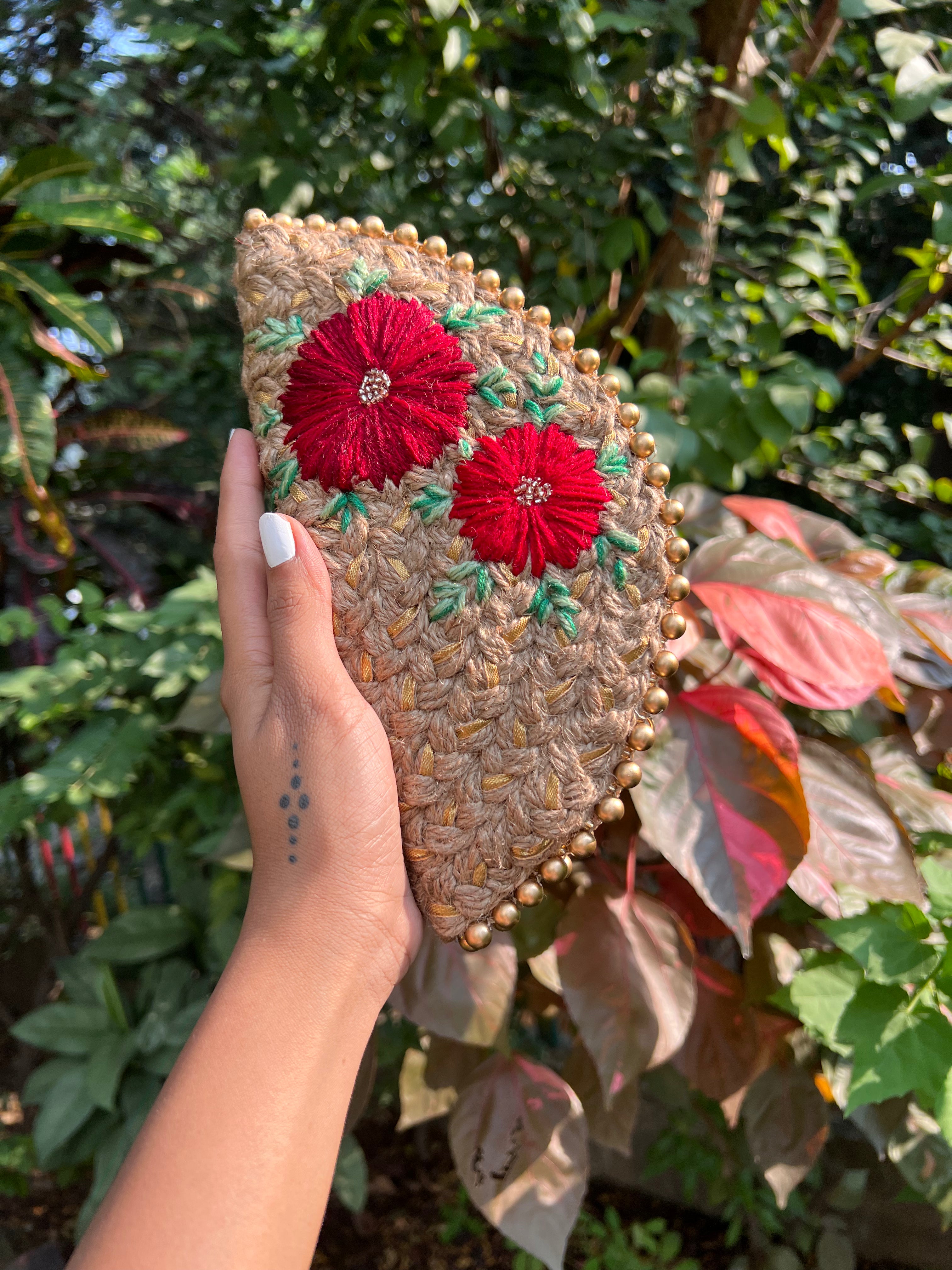 Red embroidered outlets clutch