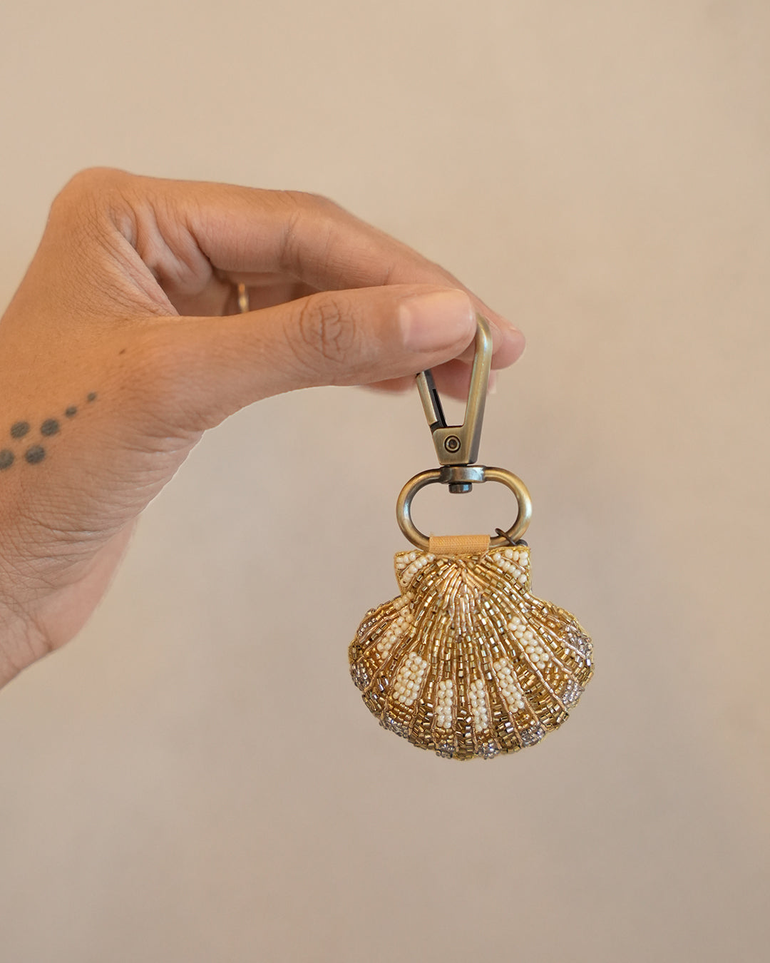 The Shell Seeker Keycharm