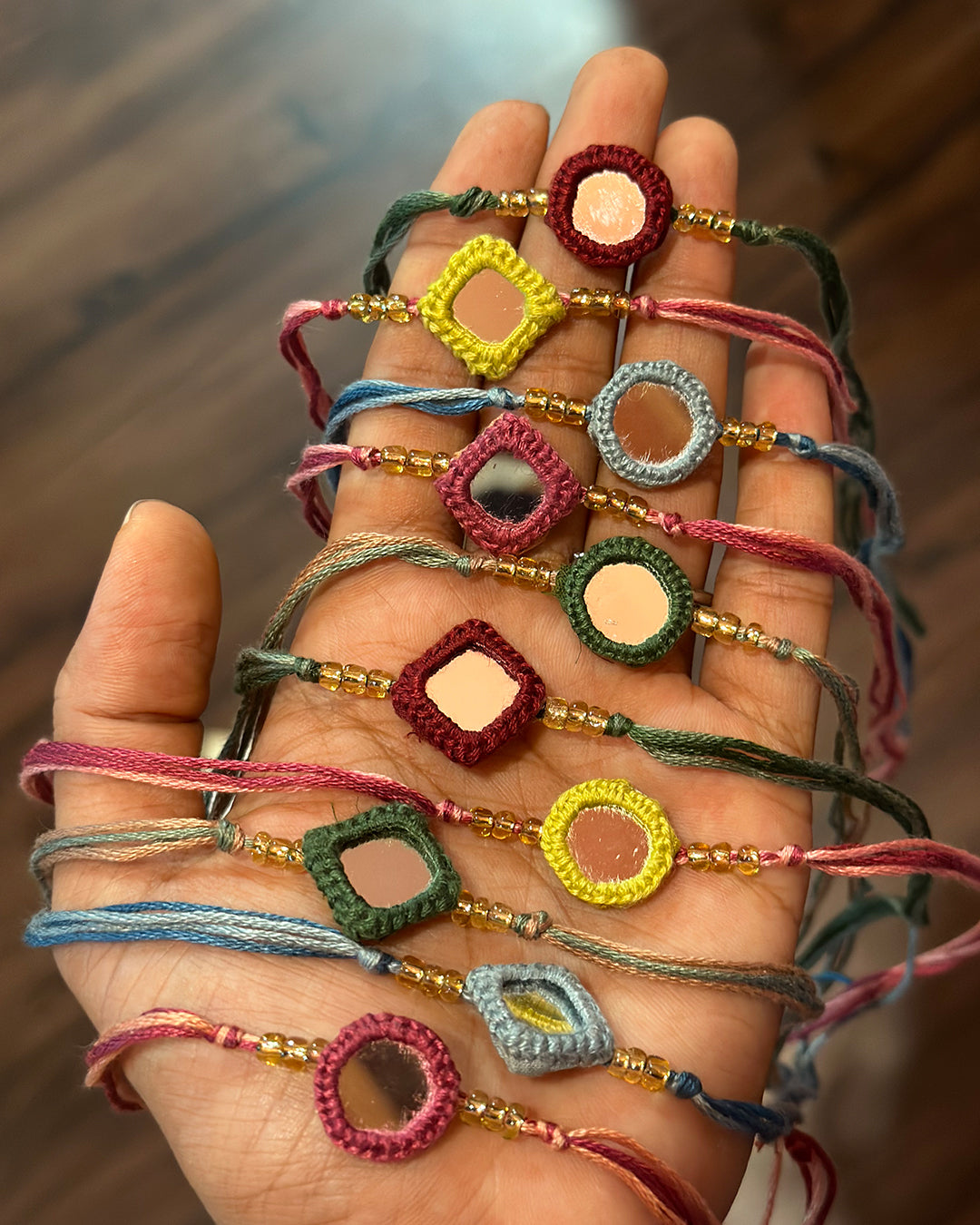 Rosa und grüne Spiegel-Rakhis ~ 2er-Set