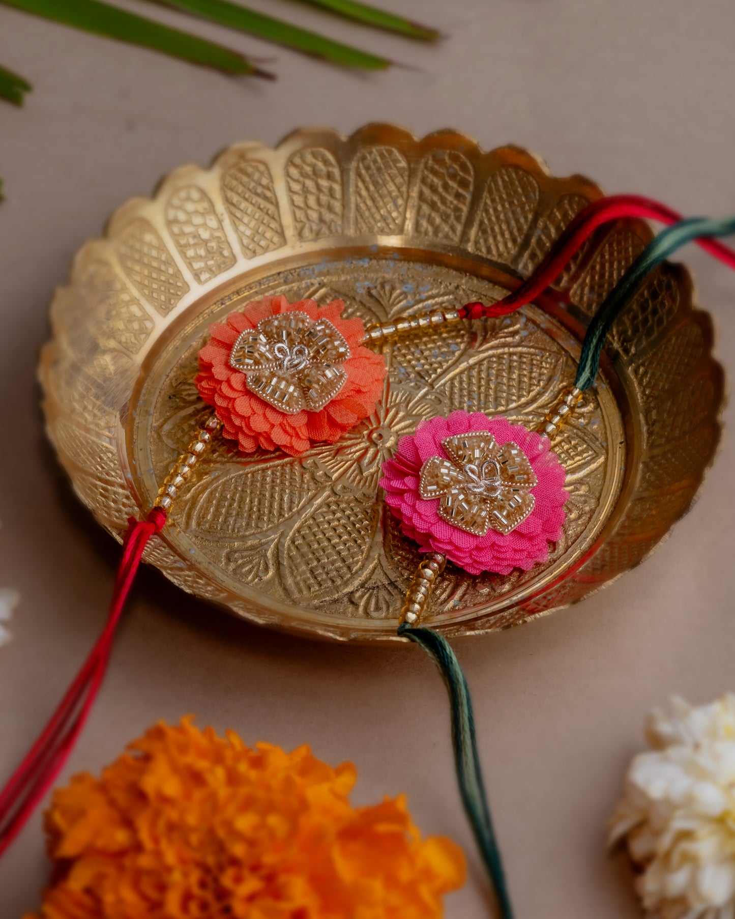 Dhaaga Floral Festliches Rakhi ~ 2er-Set (Rosa + Orange)