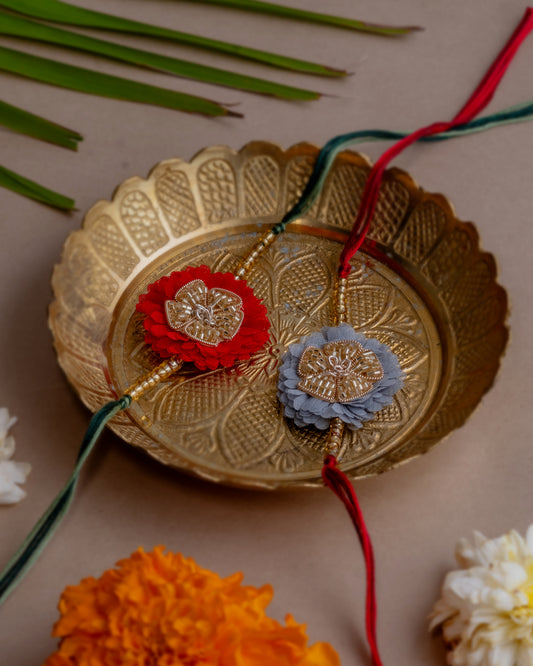 Dhaaga Floral Festliches Rakhi ~ 2er-Set (Rot + Grau)